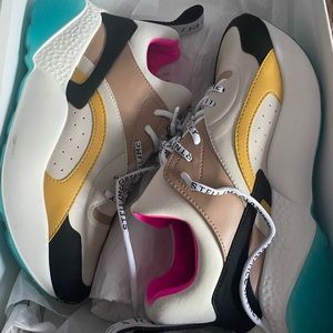 Stella McCartney sneaker only wore 2x